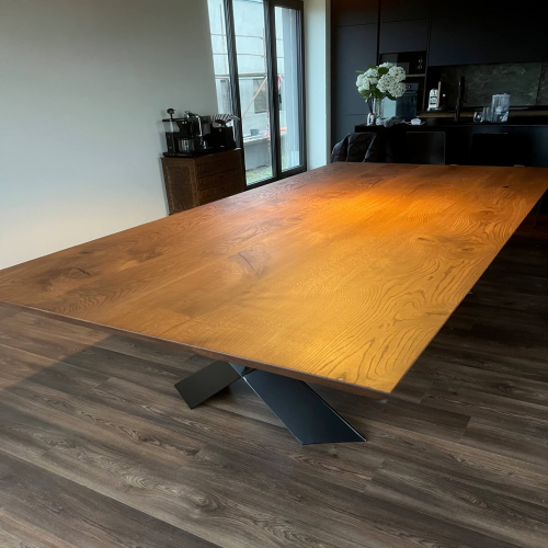 Mesa en Madera Maciza de Roble con Inserciones de Epoxi Transparente Mesa en Madera Maciza de Roble con Inserciones de Epoxi Transparente