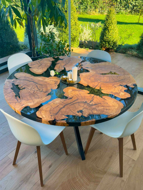 Mesa redonda Notte Marocchina de madera de olivo con resina epoxi